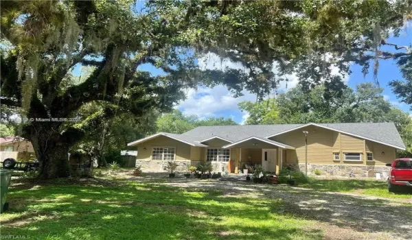 140 Davis St, LaBelle, FL 33935