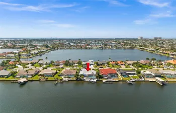 621 SW 49th Ln Amazing Location