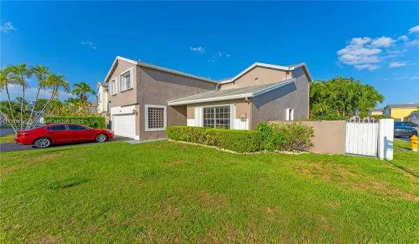 Great corner loft in the Panache community
