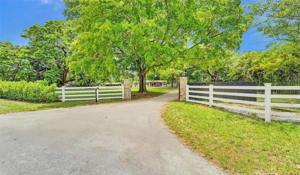 Sensational Southwest Ranches 2.3 Acre Estate!