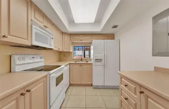 great condition well kept kitchen with lots of natural light