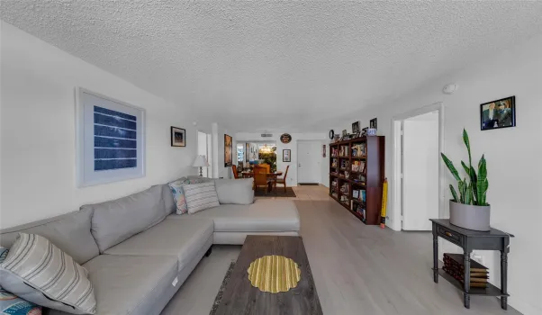 Ample spaces