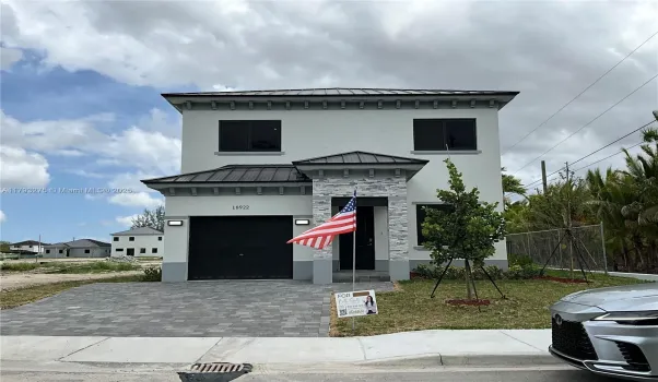 Queen Model in different lot. ***ASK ABOUT INCENTIVES ON SPEC HOMES