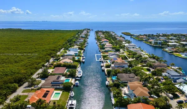 100' direct ocean access to Biscayne Bay