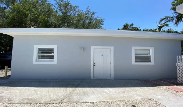 Detached House 2 Bedroom 1 Bath in a Multifamily Setting