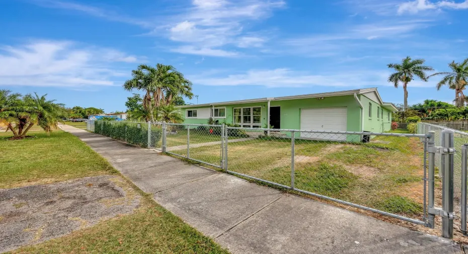 1710 NW 9th St. Homestead.