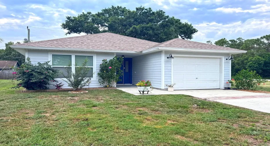Super Cute Front of House