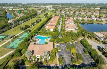 Monterra-clubhouse and pool
