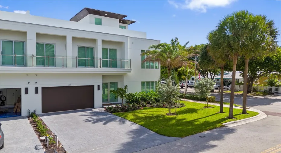 A remarkable luxury townhome rental that redefines upscale living in the heart of Lauderdale By The Sea. This beautifully designed 3,027 sq. ft residence features 4 spacious beds & 4.5 baths, making it perfect for families or those who love to entertain.The home also offers an outdoor kitchen and BBQ area, along with a private plunge pool that invites relaxation and fun. For boating enthusiasts, a boat slip is also available for rent. Easy access to a plethora of amenities, beach, dining, & entertainment.