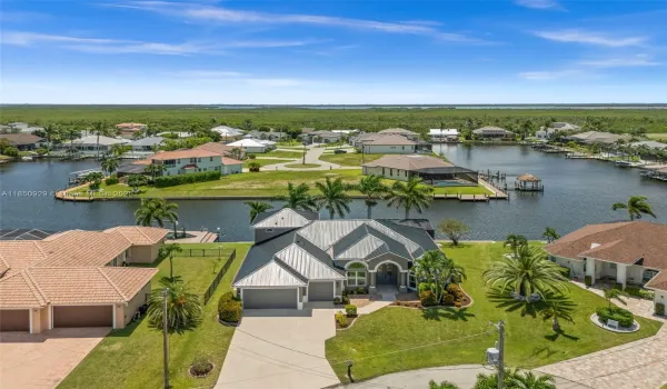 Welcome to 4012 SW 29th Avenue!