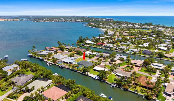 CBS home on cul-de-sac street, that's 4 blocks from ocean and a short boat ride to the FP inlet