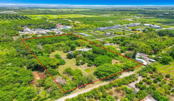 5 Acre 3/3 home in Redland agricultural community. TH IS ABOUT THE DEAL. NEEDS TLC, SOLD BELOW MARKET...SOLD AS-IS...