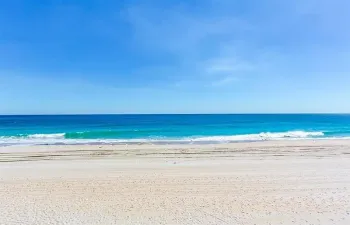 Walk to beautiful Fort Lauderdale Beach!