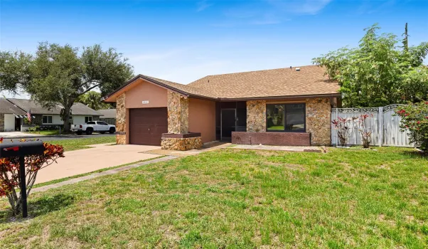 Welcome Home! (Roof is only 2 yrs old!)