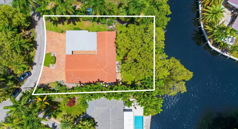 Direct overhead aerial