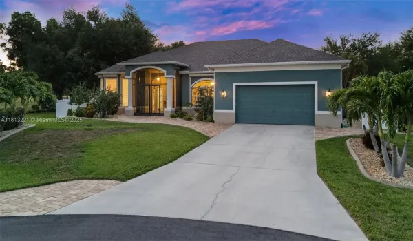 Welcome to 1582 NW 28th Avenue. Welcome Home!