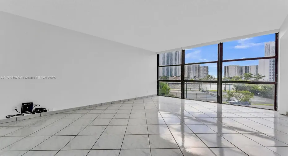 The panorama windows and views will capture your attention from the moment you walk in.
1000 Parkview Drive, Unit #424, Hallandale Beach, FL 33009. Three Islands. Oceanview Park Condominium.
