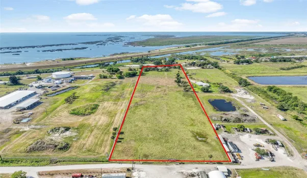Across the street from Lake Okeechobee Park