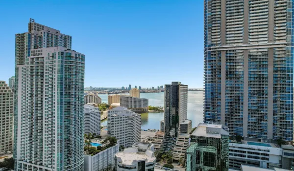 Enjoy these captivating bay and city views from this lovingly maintained 23rd-floor corner unit located in the heart of Brickell, Miami’s financial district!