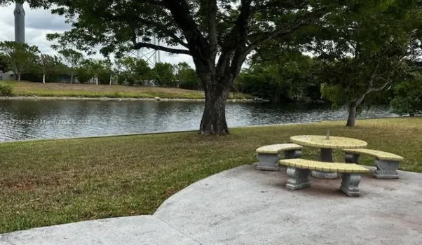 Canal Front - Wide Canal