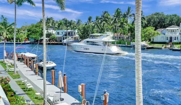 A parade of yachts passing by your windows everyday!