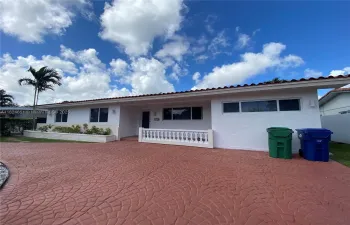 Freshly painted. Ample circular driveway.