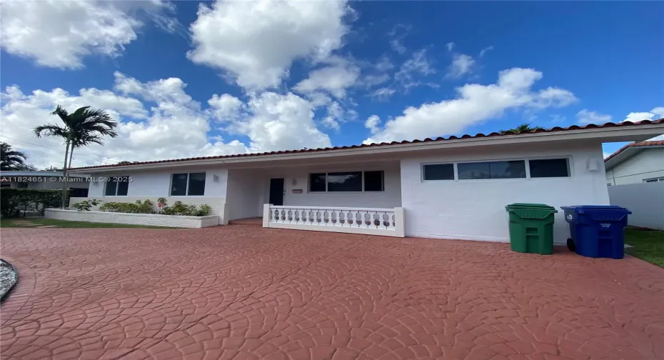 Freshly painted. Ample circular driveway.