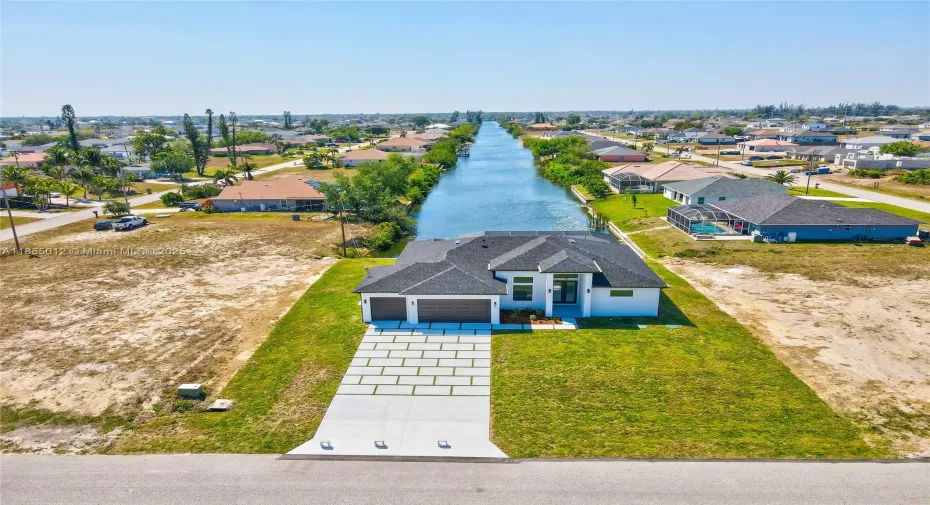 Great Waterview on the face of Whole canal