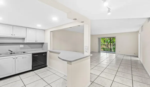 Open Kitchen - Corner Unit - Top Floor