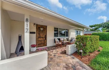 TROPICAL, EXOTIC, LUSH RESORT OASIS-PROFESSIONALLY LANDSCAPED!