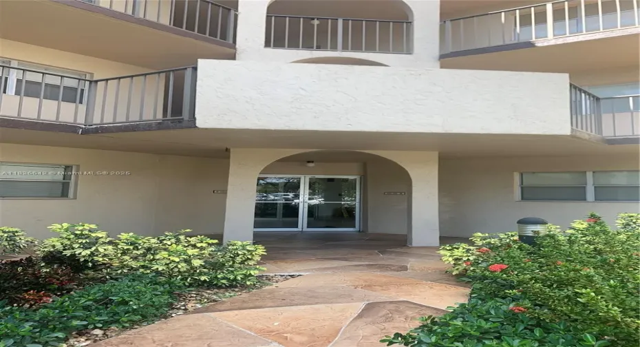 BUILDIBG FRONT