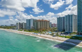 OCEANFRONT BUILDING WITH BEACH SERVICES