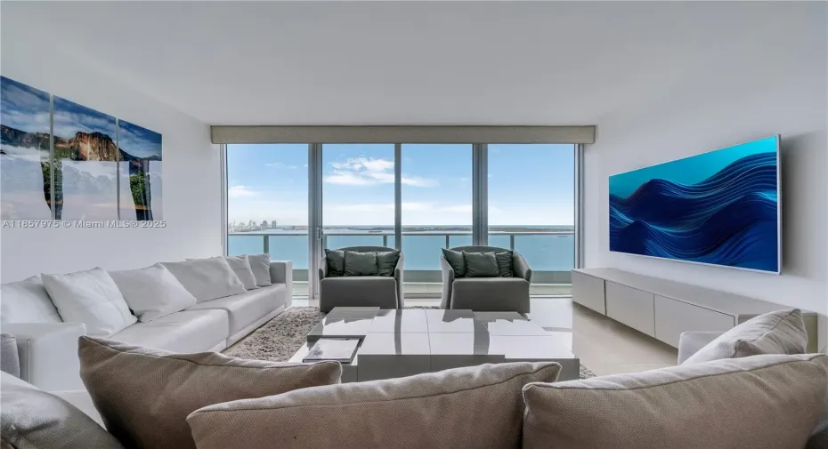 This unit and the 09 line has the best views of Miami!