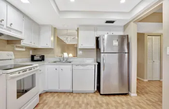 TRAY CEILING, ENERGY-EFFICIENT LED LIGHT BULBS SQUARE DESIGN.
