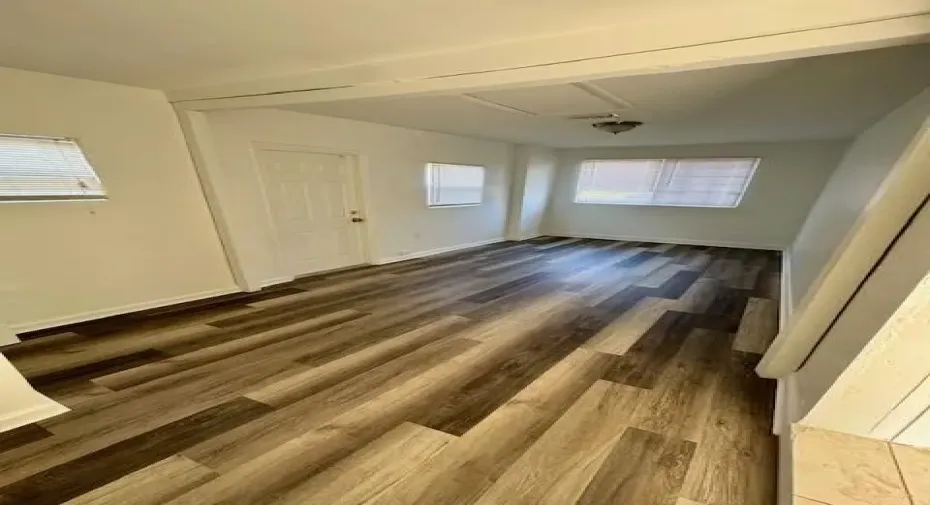 ROOM 4 BACK