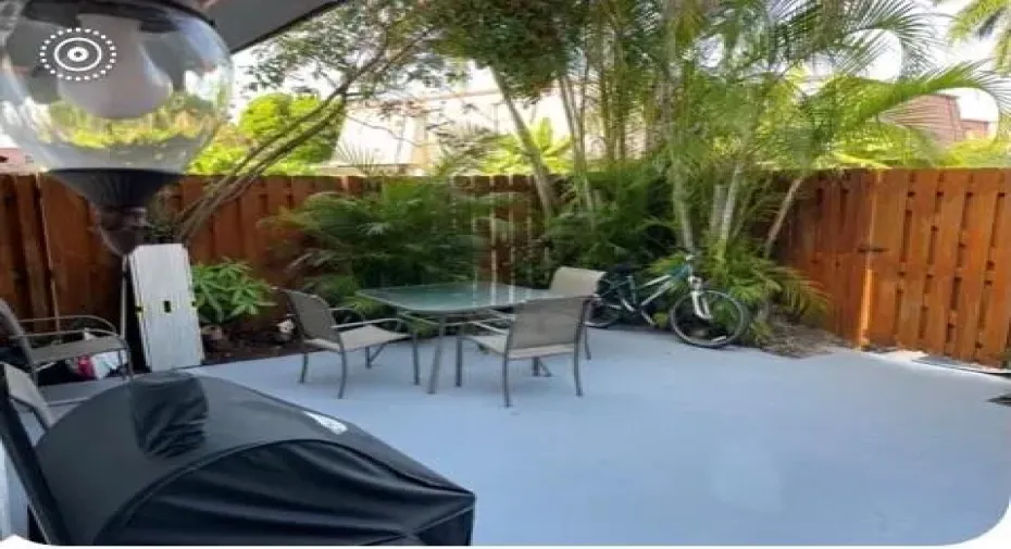 Private Courtyard/Patio