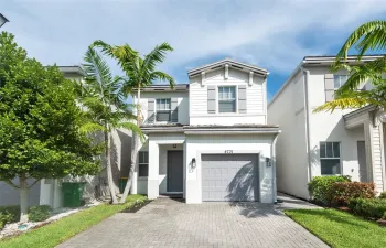 FRONT WIDE DRIVE WAY