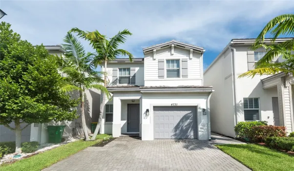FRONT WIDE DRIVE WAY