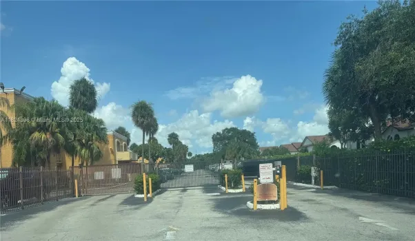 Gate