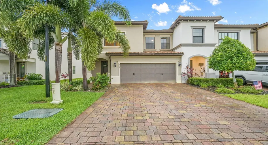 Corner Unit with large side and backyard