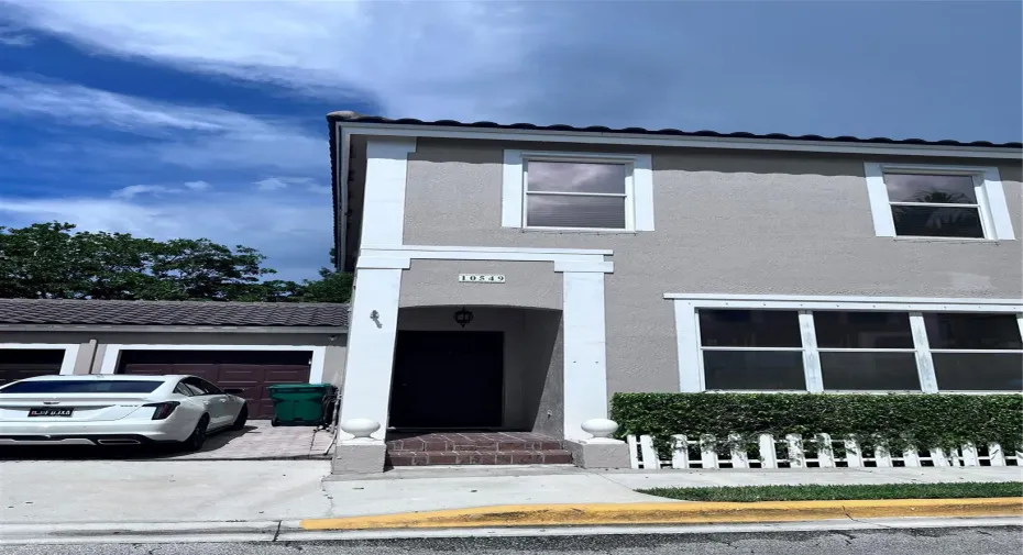 entrance with garage
