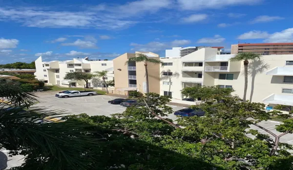 Top Floor NE Corner 2 bed 2 bath Unit with balcony