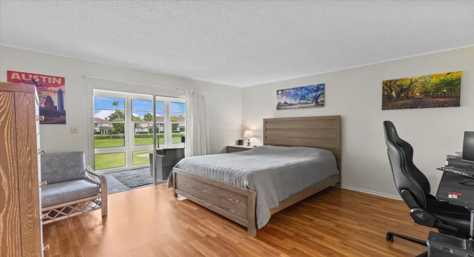 peaceful and spacious room for your King