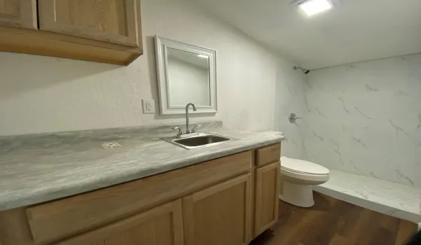 Detached Unit w/full Bath