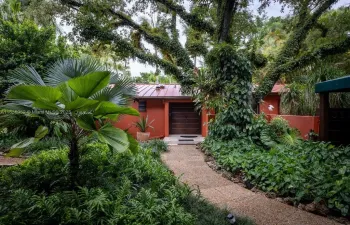 Entrance garden