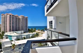 Partial views of the ocean