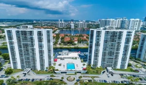 Eldorado Twin Towers & Pool Area