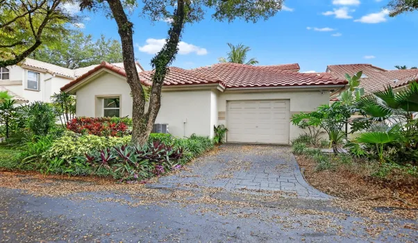 GARAGE AND DRIVEWAY PARKING
