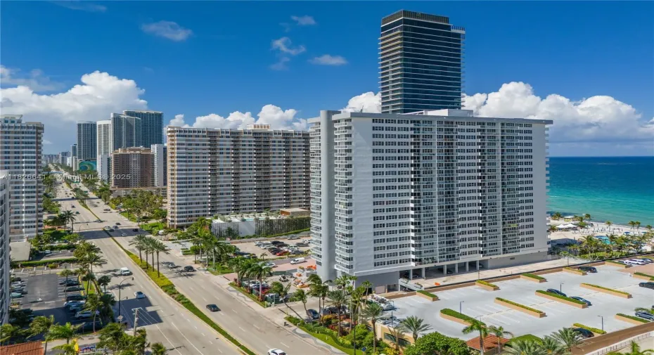OCEANFRONT BUILDING WITH BEACH SERVICES