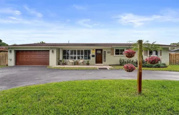 Welcome home! Inviting curb appeal!